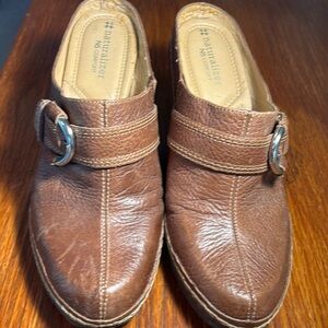 Naturalizers Womens Brown Leather Mules with Buckle Strap across front. Size 8